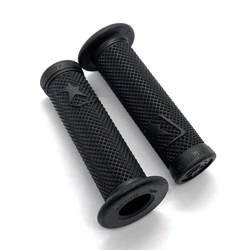 Maniglie di alta qualità Manubrio moto 7/8 '' 22MM Manopole moto universali in gomma Accessori per la modifica Design antiscivolo