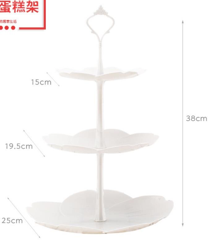 Hjem husstand 3 etager kagestativ og frugt dessert brød tallerken eftermiddagste fest servering fad