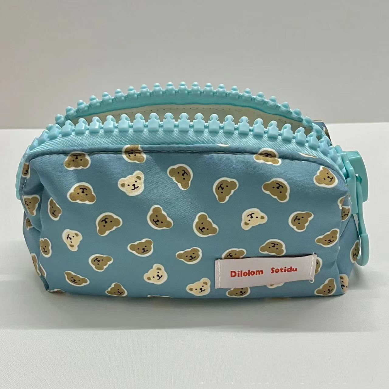 ISKYBOB-Bolsa de almacenamiento de cosméticos con oso de dibujos animados para mujer, organizador de maquillaje de invierno con cremallera grande, bolsa de papelería, estuche para lápices, 2025: Beige