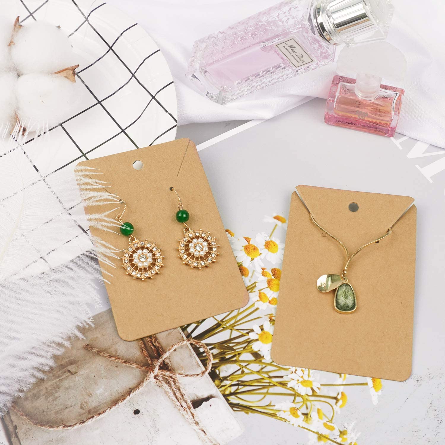 50 sztuk/partia 5x5cm 6x9cm Kraft Paper Card kolczyki naszyjniki karty do pakowania biżuterii karton wiszące cena Tag karty