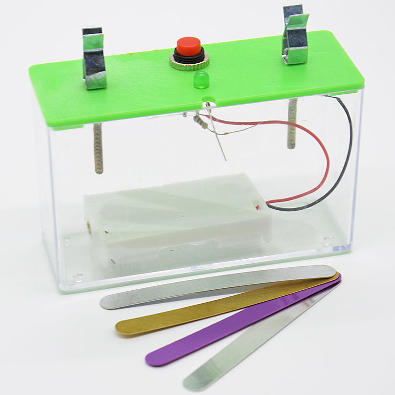Objekt elektrisk ledningsförmåga experiment material fysik vetenskaplig laboratorieutrustning järn koppar plast aluminium