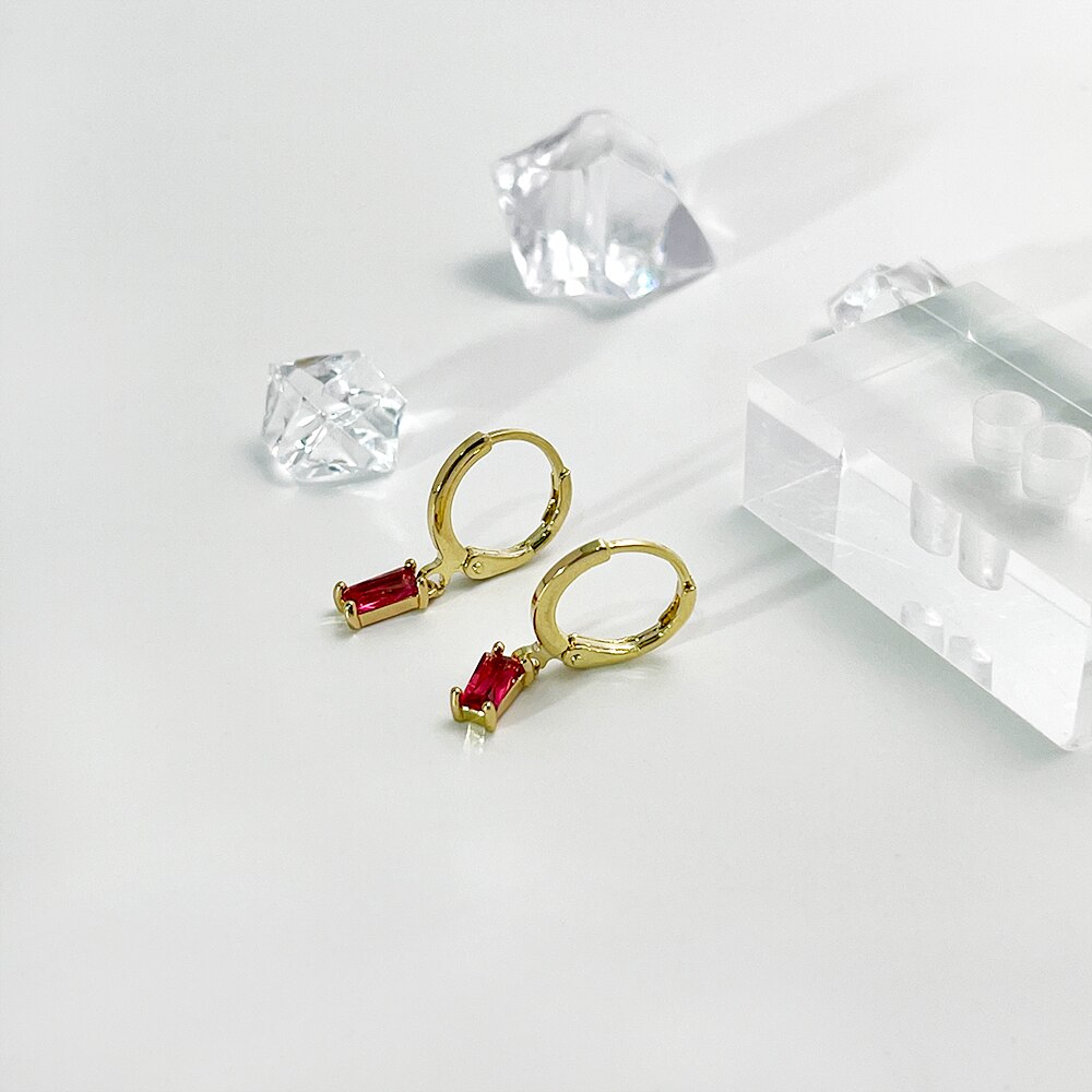 Peri&#39;sbox Sparkly Minimalistische Vierkante Zirkoon Messing Hoop Earring Voor Vrouwen Multi Kleur Rechthoek Zirkoon Huggie Oorbellen Meisje: red