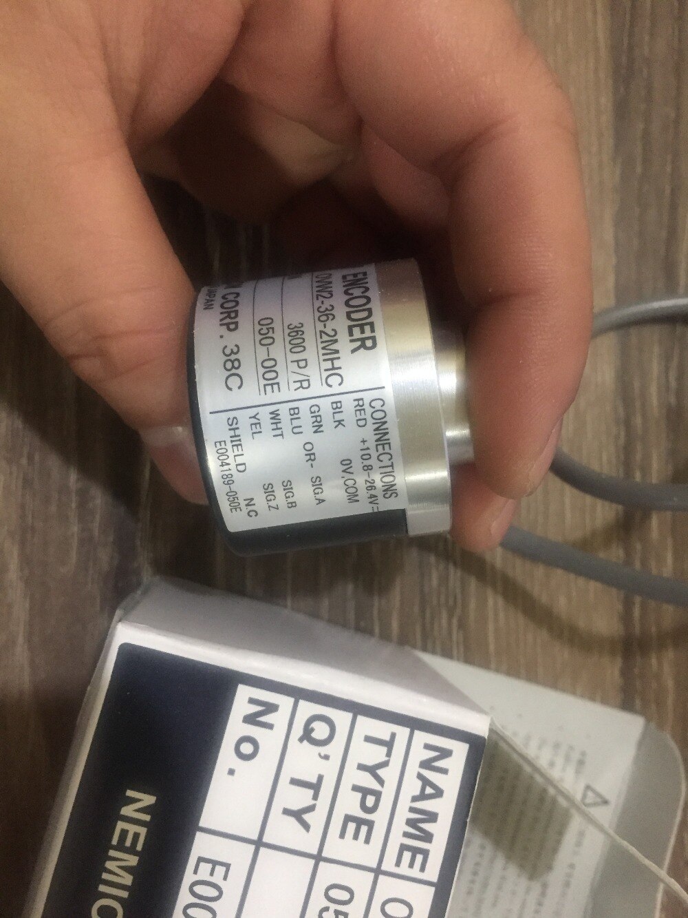 NE MI CON dans le contrôle de l'encodeur OVW2-36-2MHC de stabilité des performances d'impulsions 3600 pules 10.8-26.4V