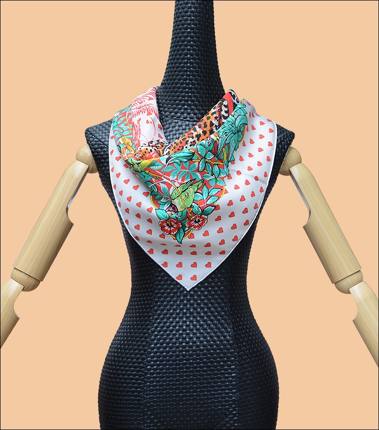 HuaJun 2 Store | | Attention coeur "Jungle Love" 90 foulard carré en soie sergé imprimé écharpe enroulée à la main