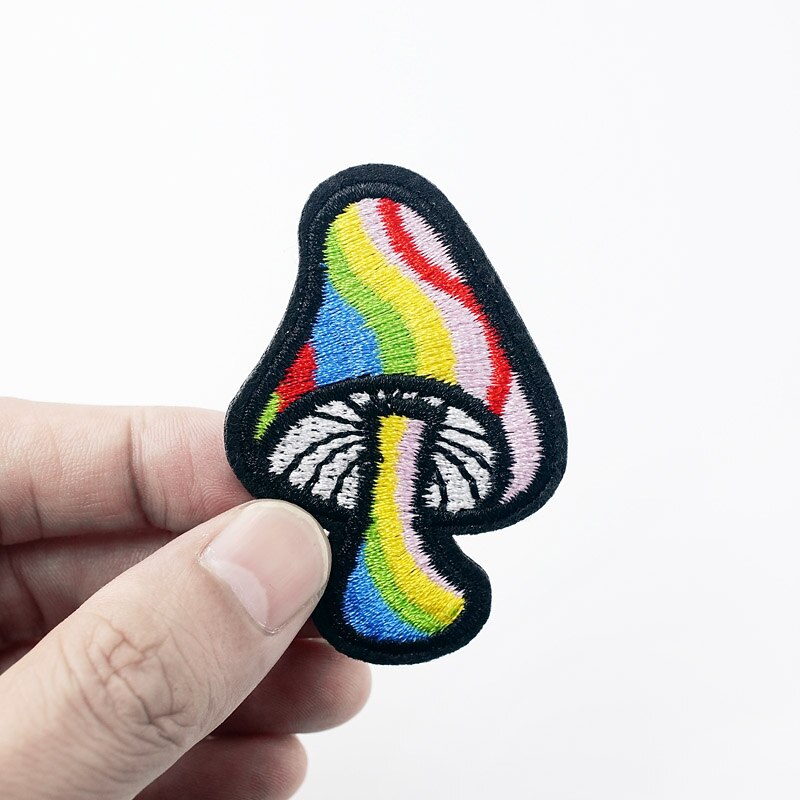 Paddestoel Size:4.0X5.9Cm Doek Ijzer Op Flarden Badge Geborduurde Badges Abstract Kids Patch Voor Kleding Stickers 0153