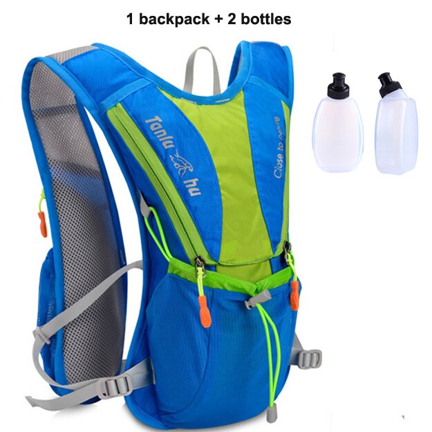 Ultra-tri trail løb rygsæk let udendørs sports taske vandreture camping race træning vest pakke 8l: Blå med 2 flasker