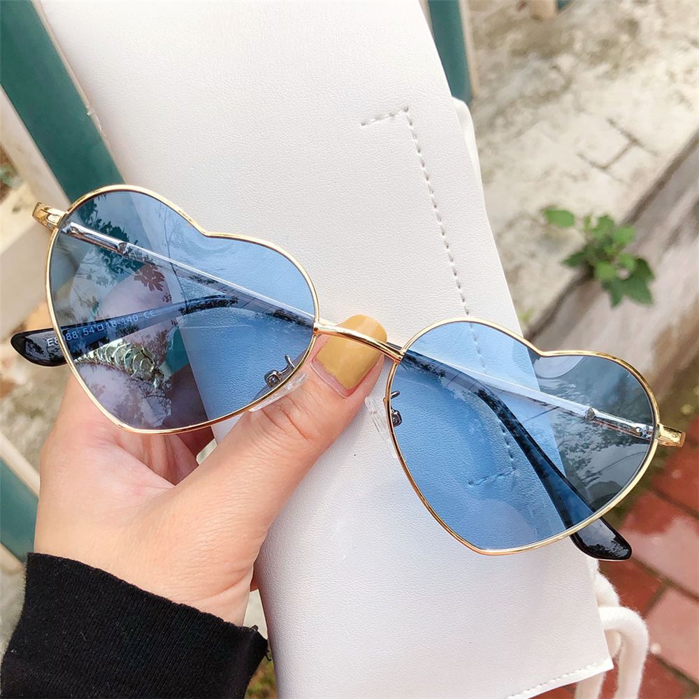 2022 nuove donne cuore occhiali da sole Vintage telaio in metallo occhiali da sole polarizzati alla moda a forma di cuore occhiali UV400 Eyewear per esterni