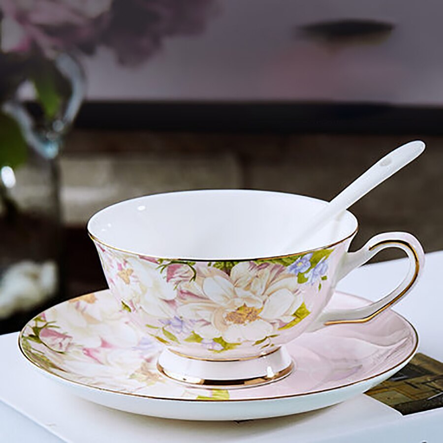 Vintage High Tea Cup Set European Coffee Cup Tea Ceramic Espresso Cups Set Saucer Set Tazas Home LZI122