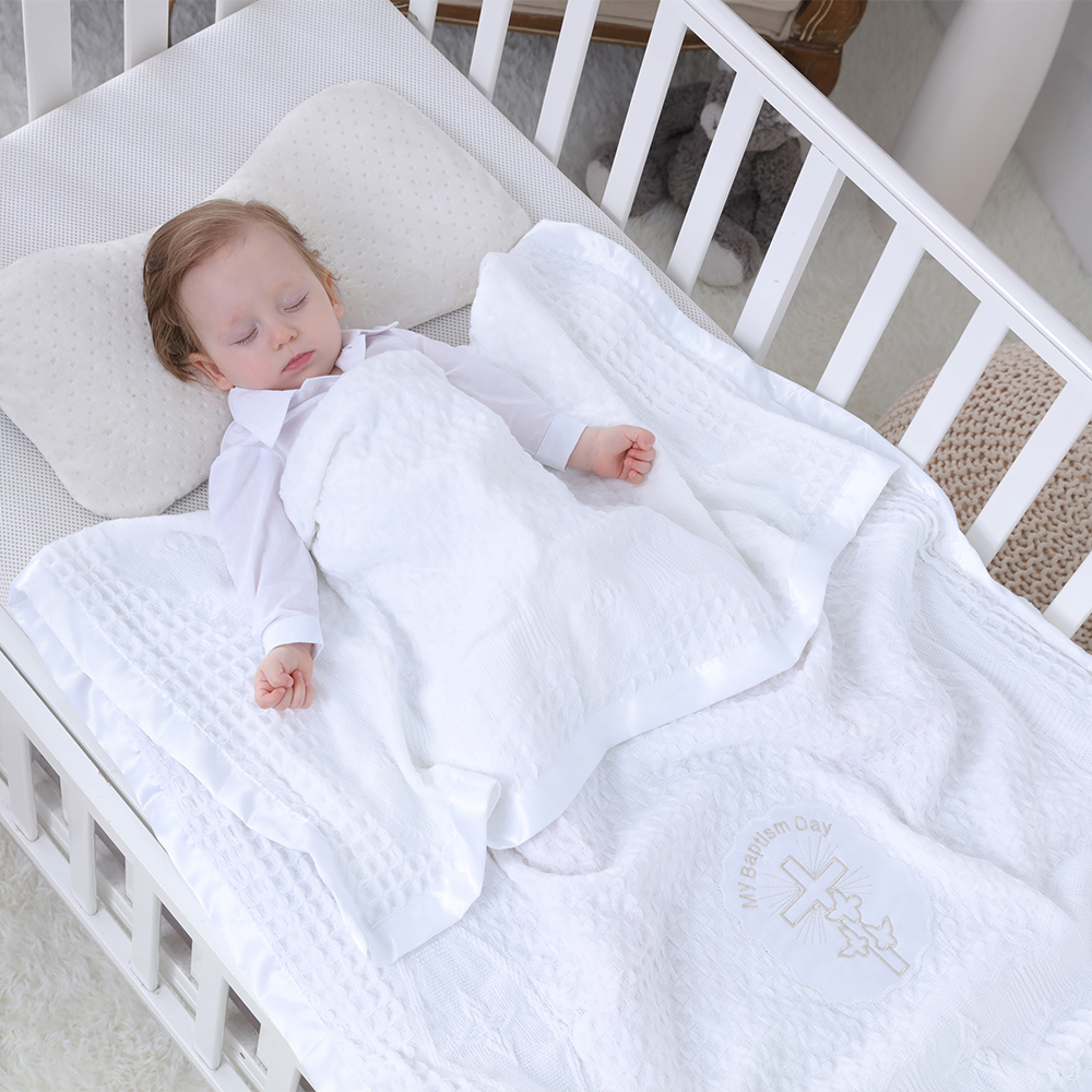 Gooulfi dåb baby tæppe hvid akryl dåb baby tæpper nyfødt strikket satin kant baby sjal børn tæppe