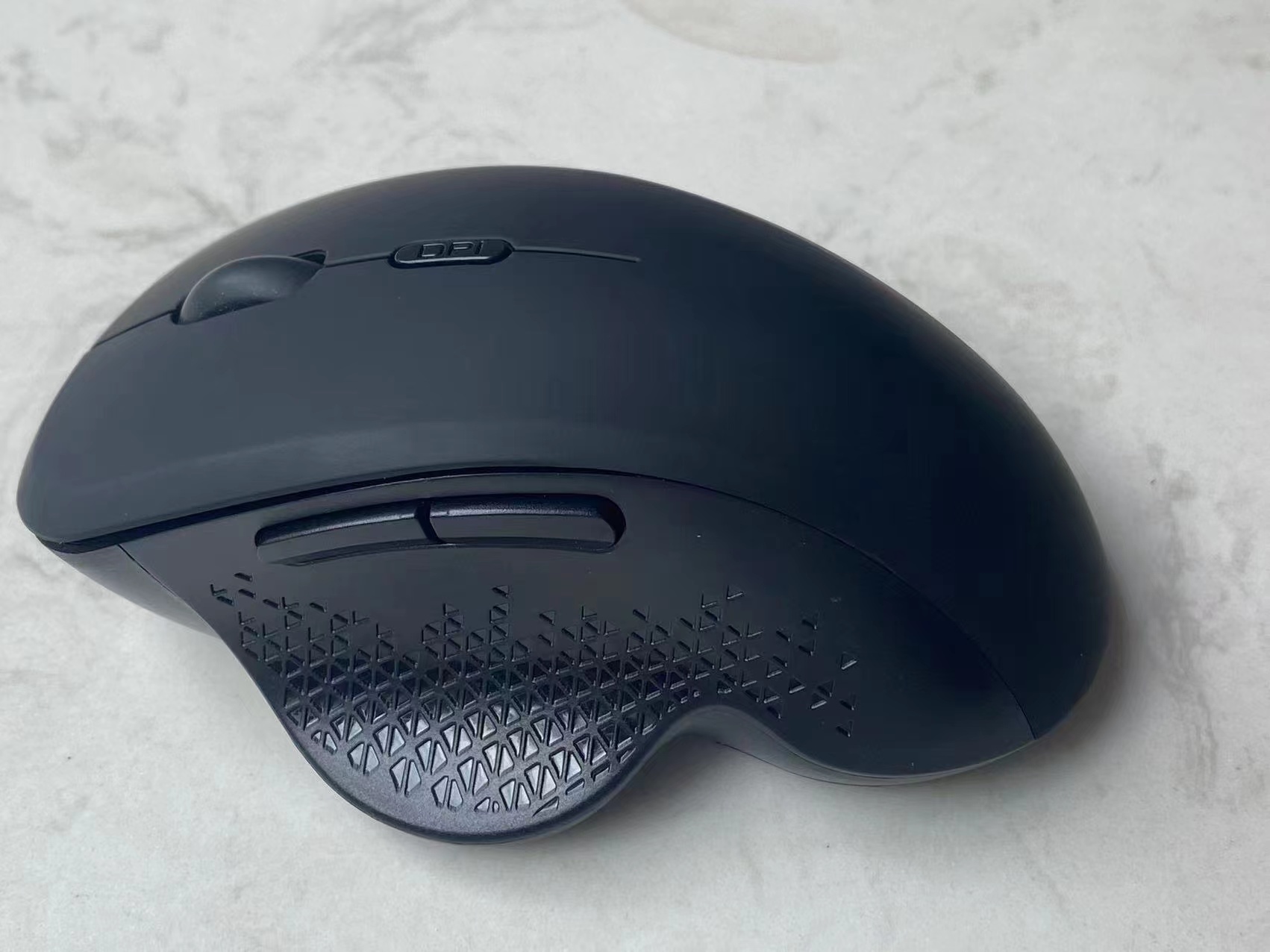 Trådløs mus ergonomisk computermus pc optisk mus med usb-modtager 6 knapper 2.4 ghz trådløse mus 1600 dpi til bærbar computer: Sort