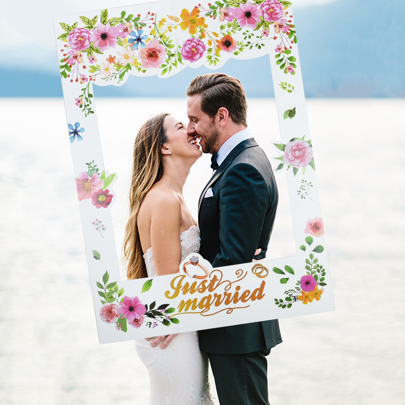68cm X 48cm DIY Photo Shoot Holding Prop Just Married Weddings Day Picture Frame Photo Booth Props for Wedding Party Decoration