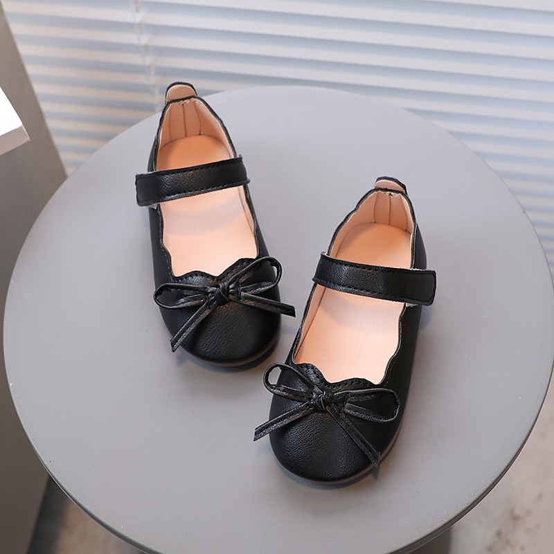 Buty księżniczki dla małej dziewczynki Wiosna Czarny Biały Muszka Śliczne dziecięce płaskie buty Płytkie matowe Pu Leather Wygodne buty dziecięce 21-30: Black / 29