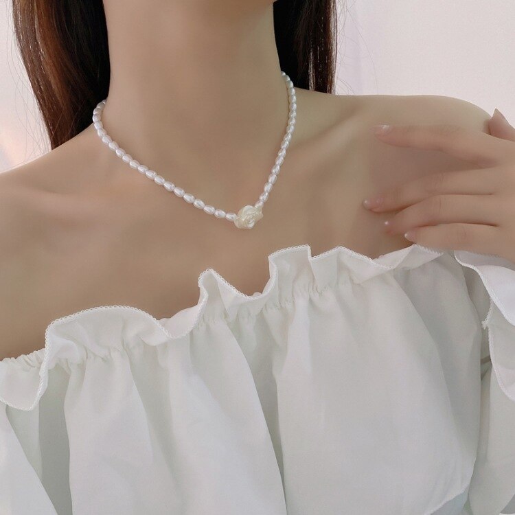 Witte Hars Bloem Imitatie Parels Kralen Ketting Voor Vrouwen Sleutelbeen Ketting Korte Kettingen Vrouwelijke 2022 Mode-sieraden