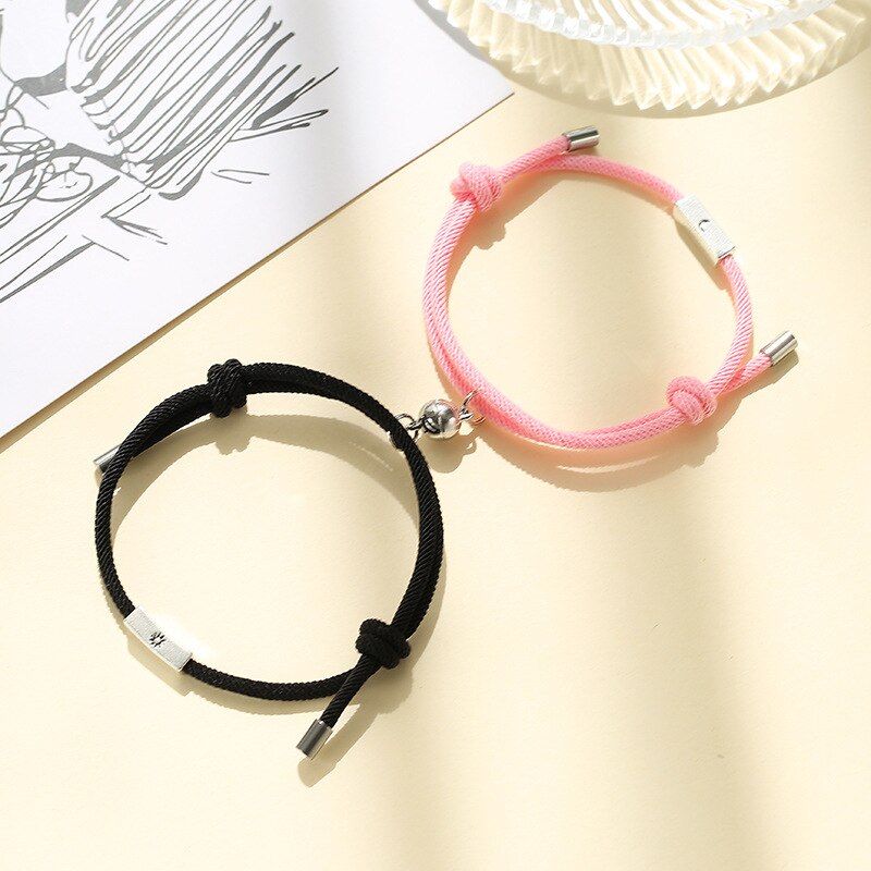 2 teile/satz Sonne Mond Paar Armbänder verrotten Schnur Freundschaft Schmuck Magnetische Glocken Perlen Einstellbare Seil Armbinde Handgemachten Schmuck: Mond Schwarz Rosa