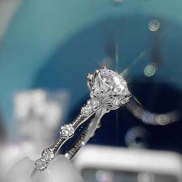 Meibapj 1 karat hvid moissanite diamant blomst ring til kvinder 925 sterling sølv fine bryllup smykker: Platineret
