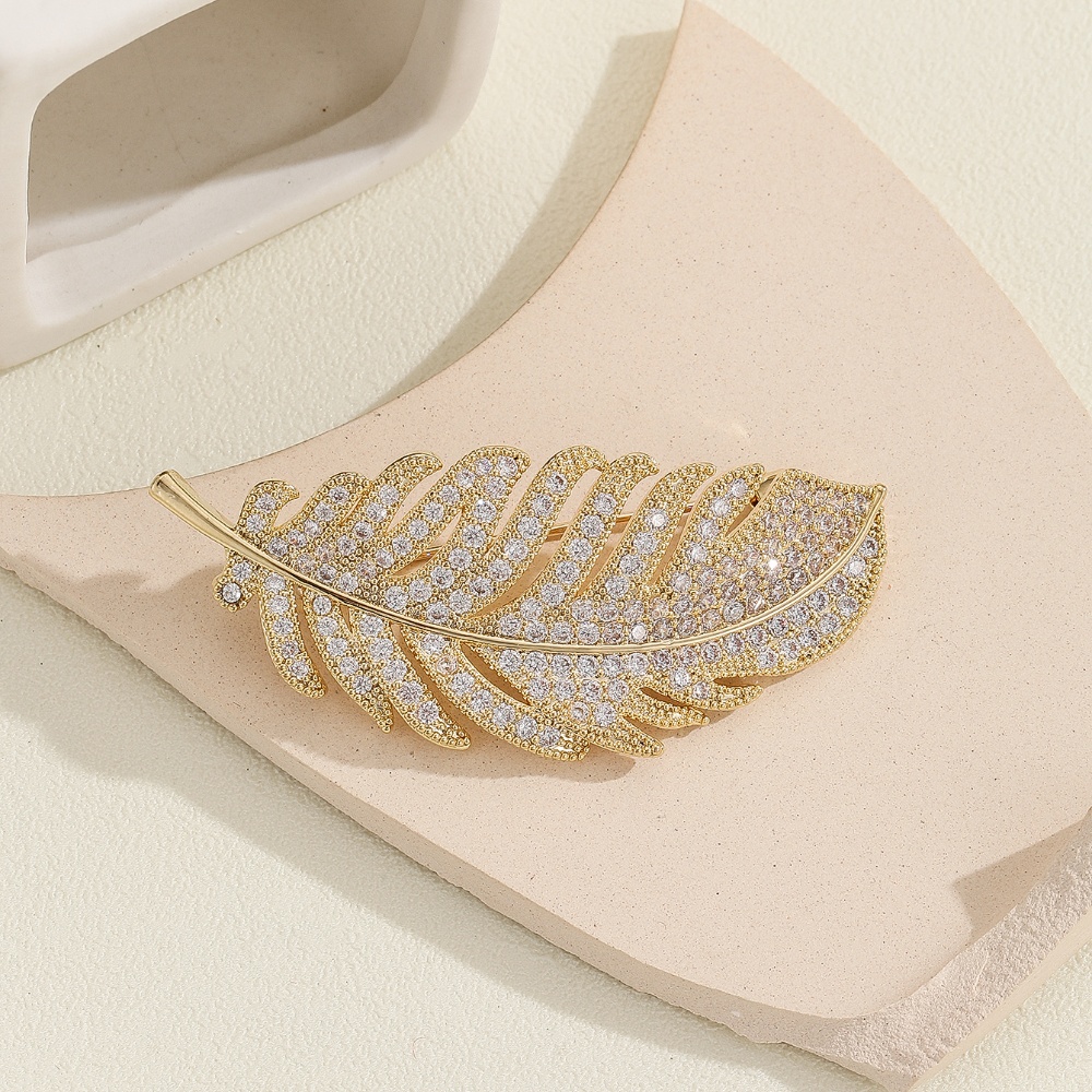 Koreaanse Stijl Temperament Zirkoon Corsage Dames Cheongsam Pin Sjaal Gesp Accessoires High-End Veren Broche: Licht Geel Goud Kleur