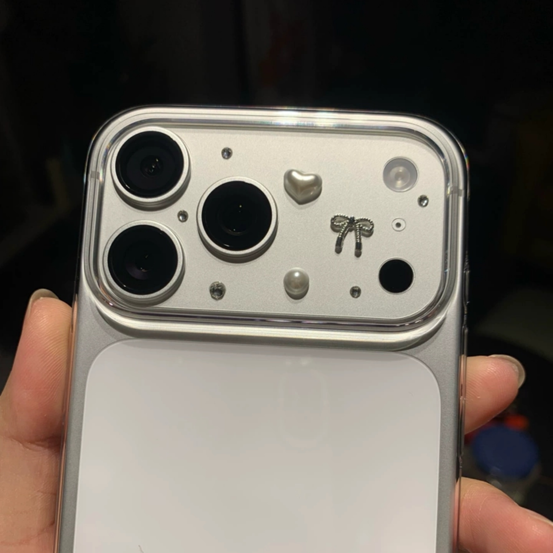 Luxuriöser 3D-Schleifen-Perlen-Liebesherz-Dekorations-Kameralinsen-Schutz für iPhone 17 Pro Max 17 Pro Schutzglas-Linse