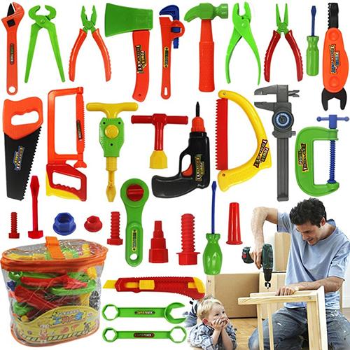 Børn leger foregive legetøjsværktøjssæt arbejdsbænk værksted værktøjskasse værktøjer