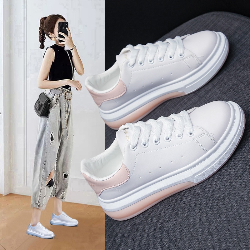 Novo pequeno branco sapatos, sola grossa esportes e lazer placa sapatos, meninas alta ascensão tênis de corrida