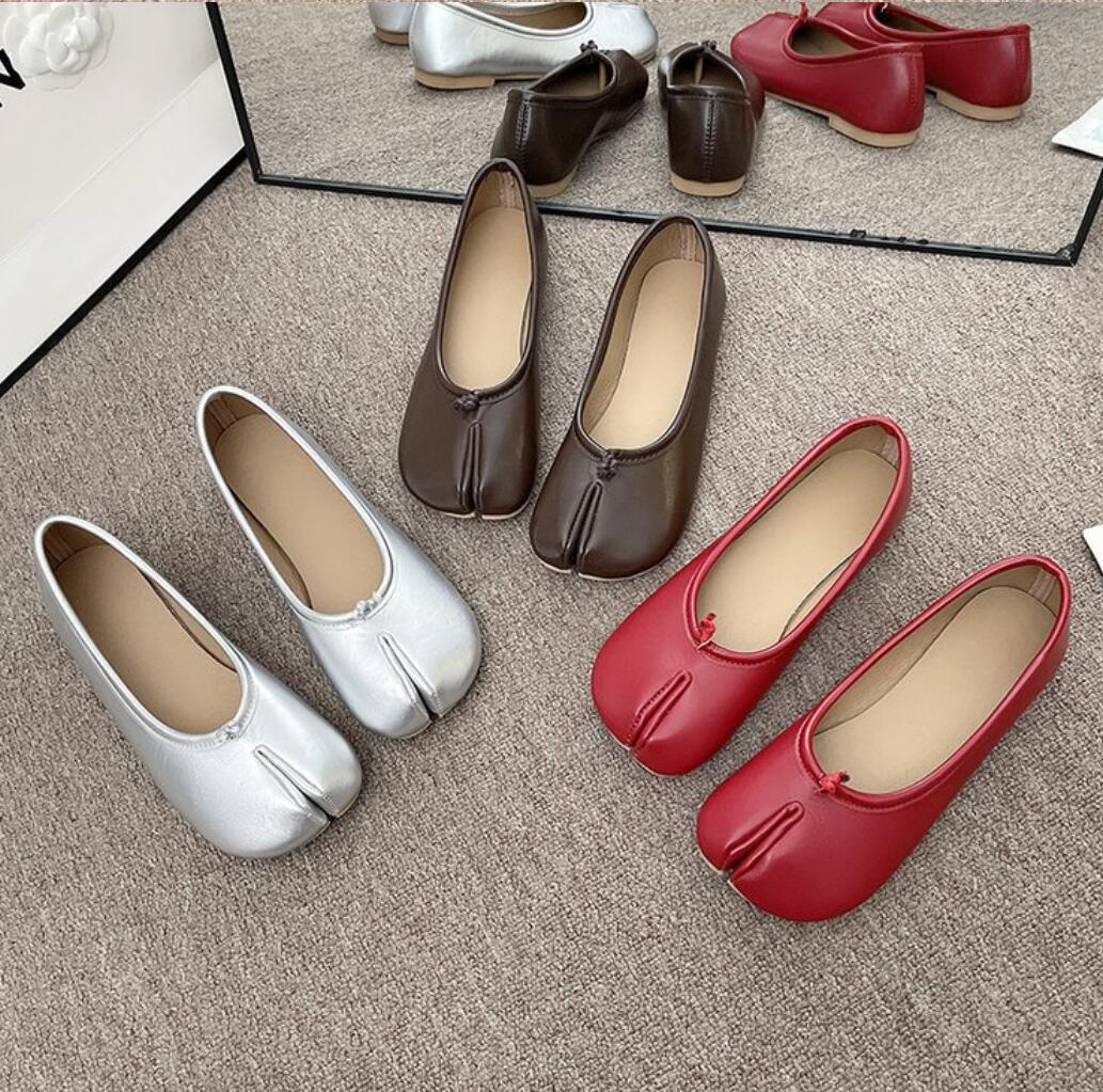 Scarpe basse da donna Tabi Ninja scarpe da donna in pelle comode ballerine mocassini morbidi con punta divisa 2024 mocassini da donna giapponesi