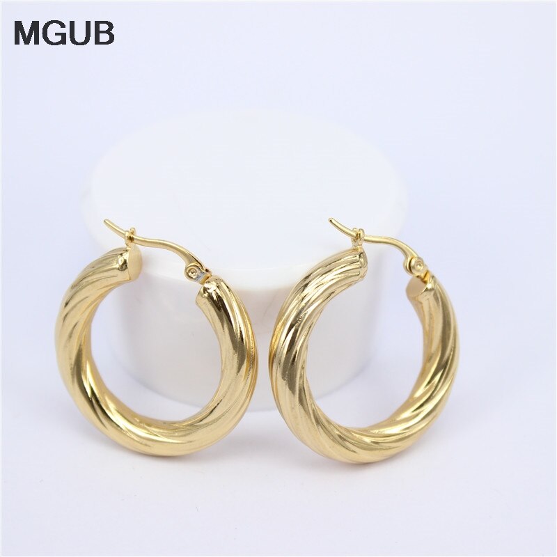 30-50mm size selection gold color Stainless steel popular hollow earrings Lightweight Women cute earrings LH391