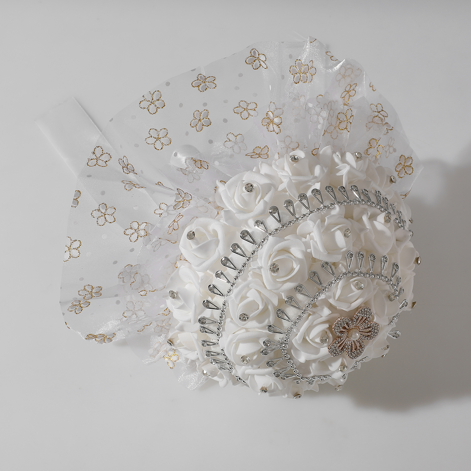 Ein zartes und luxuriöses handgefertigtes Blumenarrangement für sterben Hochzeitszeremonie einer Braut.