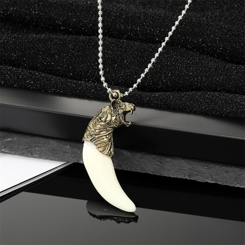 Colliers en métal Punk lune pour hommes, collier en dents de loup pour Couple, pendentif en dents de chien de personnalité Vintage, bijoux