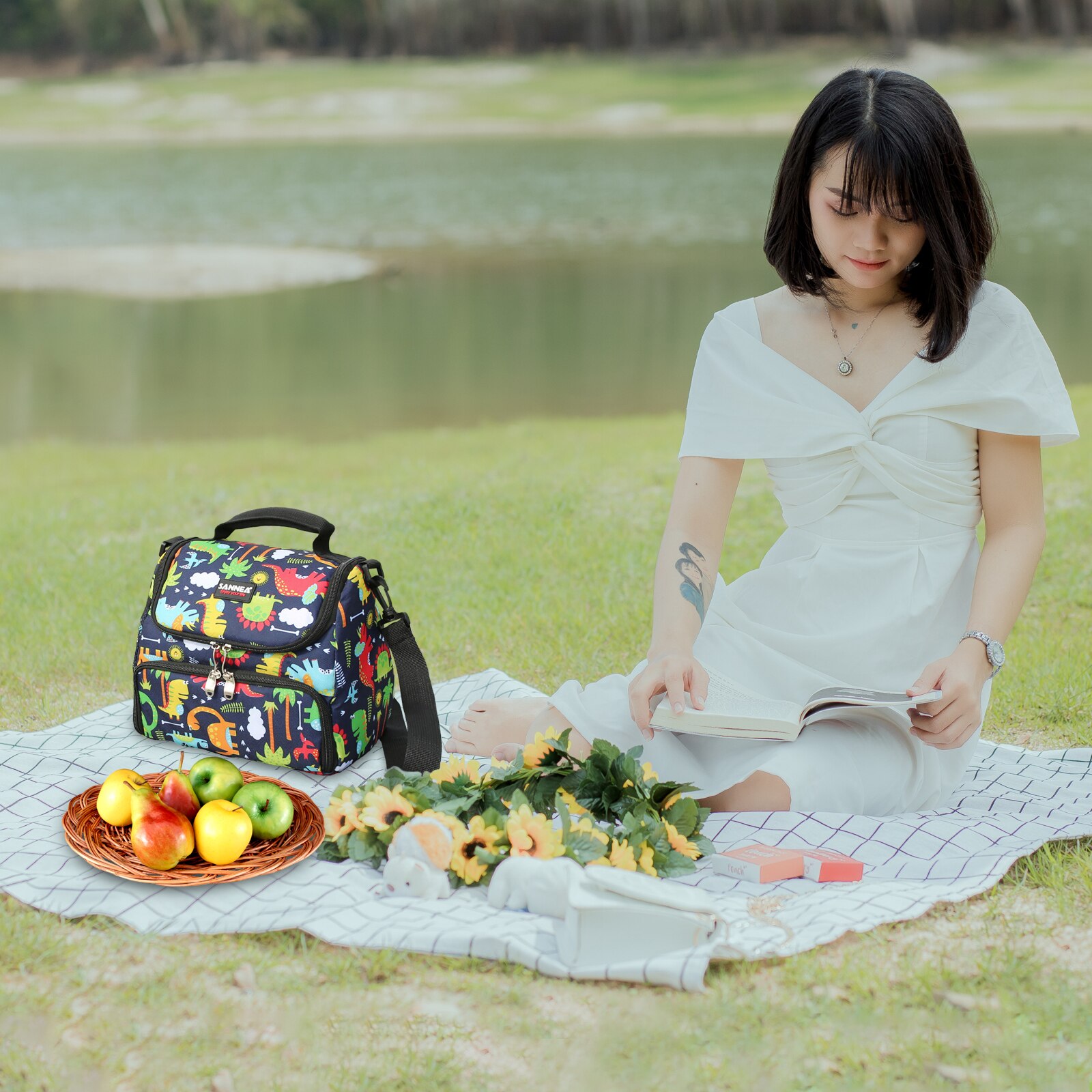 Outdoor Picnic Lunch Bag Lunch Bag for Kids Insulated Lunch Box Snack Box with Strap and Side Mesh Pocket for Boys Girls