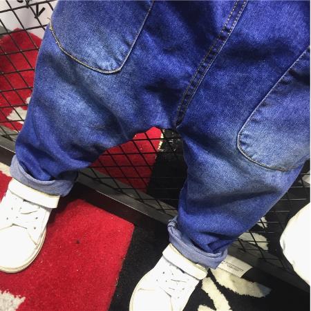 Märke barnkläder pojke enfärgade jeans blå enkla jeans lämpliga för barn 2-6 år