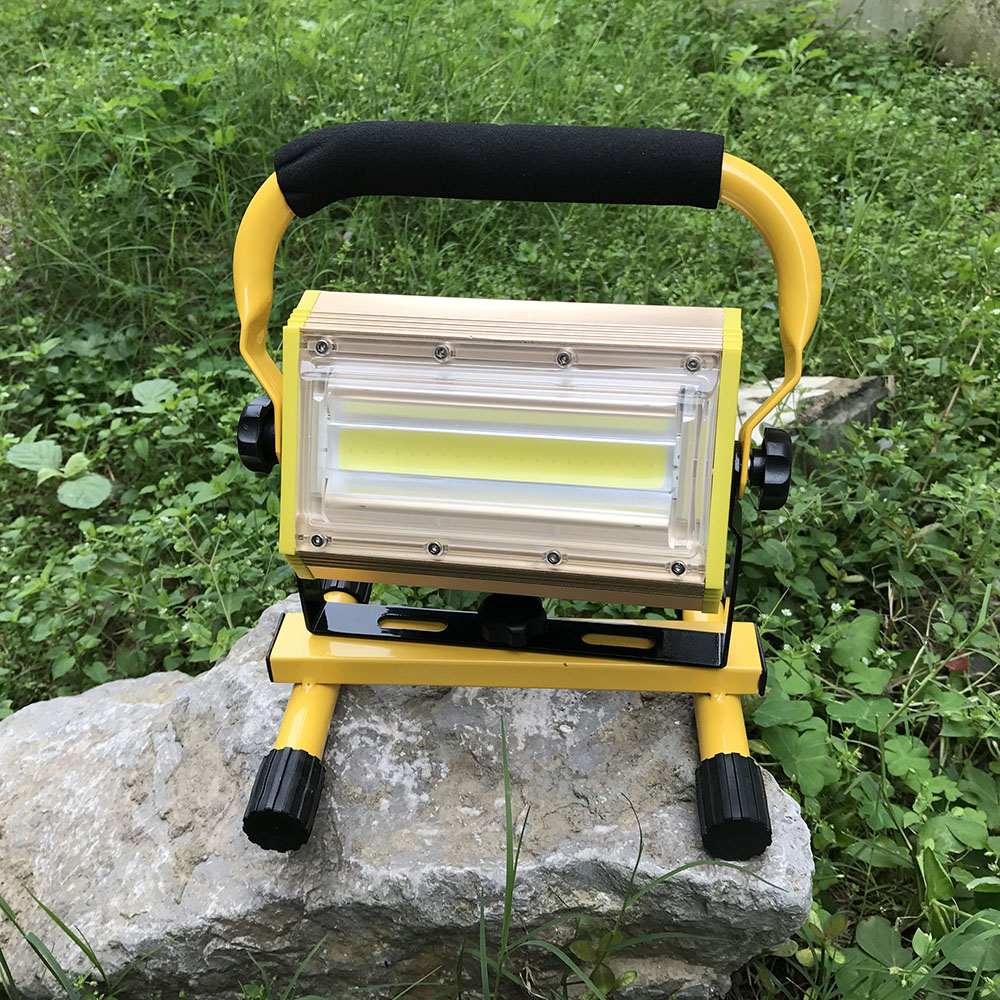 Puissant 100W LED lumière de secours lampe d'inondation projecteur 100W COB LED extérieur jardin Portable lampe avec 6x18650 batterie et chargeur