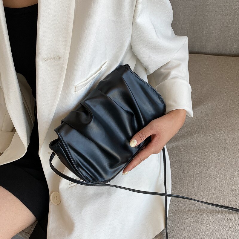 Sommar sadelväska kvinnlig molnväska shoulder messenger koreansk version av enkel fairy fold-väska