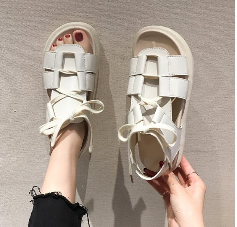 Kvinnor platå sandaler skor kvinna dam sommar kvinnliga platta klackar lädersandaler utomhus strandsko