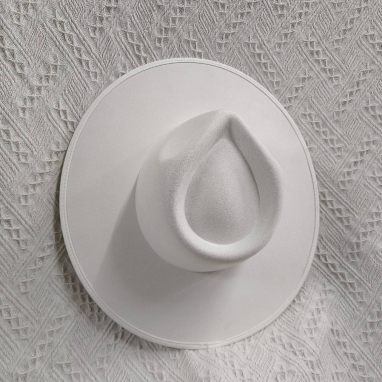 Europäische US Neue 9,5 cm Große Krempe Wildleder Zylinder für Frauen Männer Pfirsich Herz Top Jazz Fedora Hüte für Party Hochzeit Filz Kappe