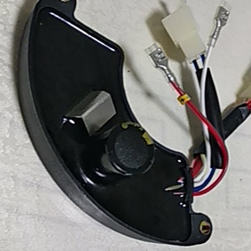 5Kw 6.5Kw 8Kw triphasé 3 phases générateur d'essence Avr universel régulateur de tension automatique stabilisateur pour alternateur 400V 470Uf