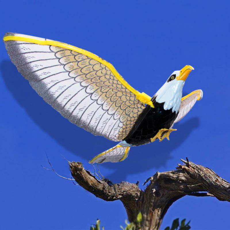 Lichtgevende Vogel Met Muziek Muggenspray Opknoping Adelaar Vliegende Vogel Scarer Tuin Decoratie Draagbare Vliegende Vogel Tuin Decoratie