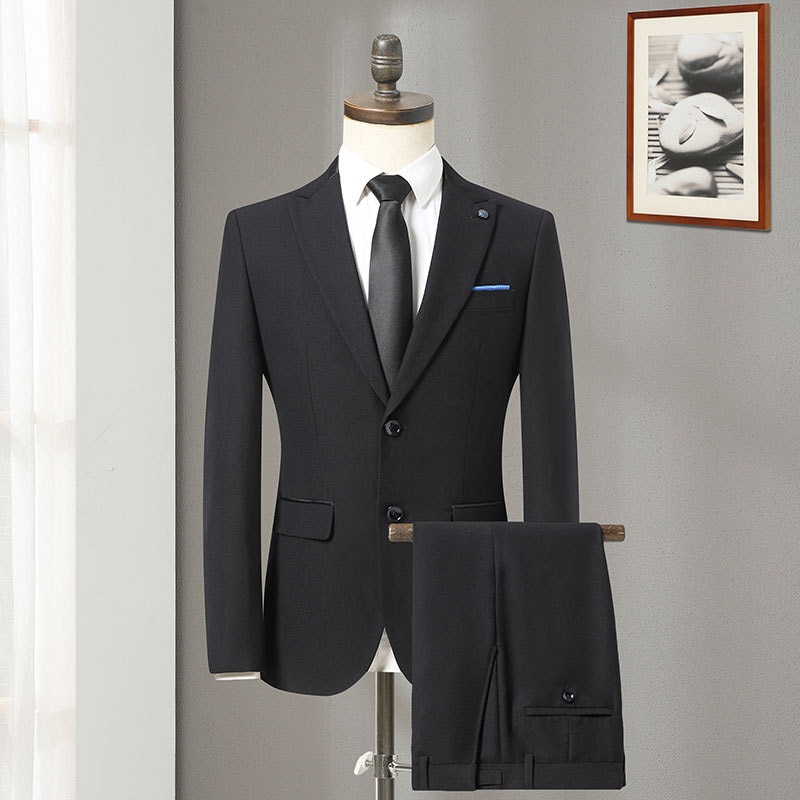 The man in the fall of pure color suits young wedding dress suit two-piece business attire work