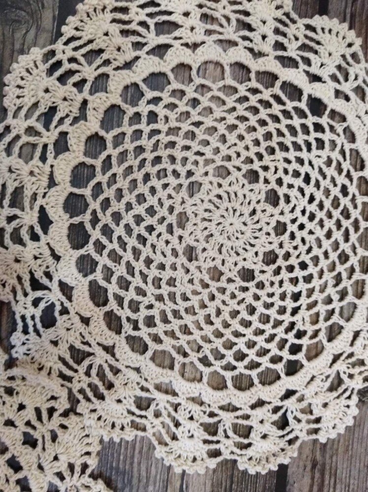MINDPLUS Set van 24 Hand Gehaakte Doilies Katoen Gehaakte Kant Doilies Tafel Placemat 2-7 Inch Rond Wit Vintage Bruiloft Thee Party (24 stks Wit