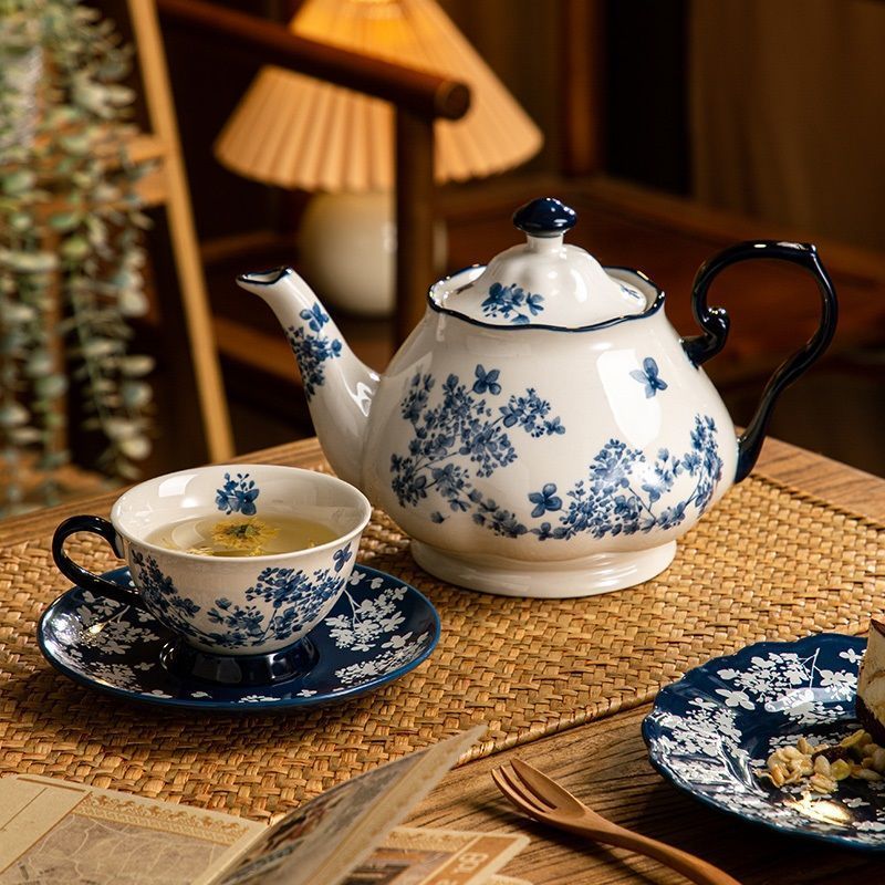 Tazas y platillos de café de porcelana blanca y azul, juego de serie, taza de té de cerámica para el hogar, artículos para beber exquisitos Retro franceses de alta gama