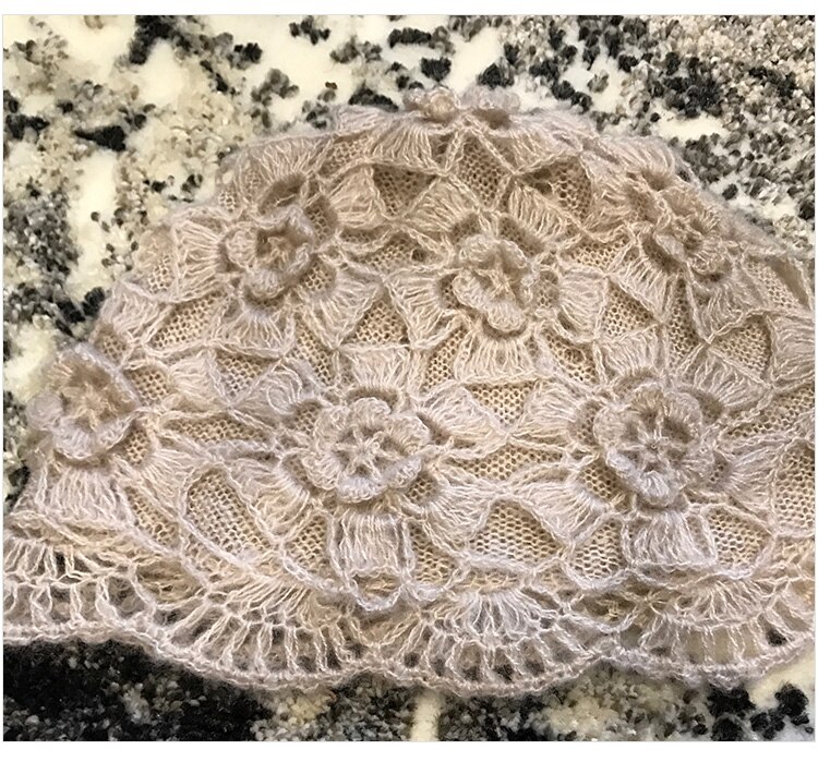 Härliga vinter virkade hattar för kvinnor mössor mössor blommor handgjord stickad hatt kvinnlig spets hatt chapeu feminino gorras