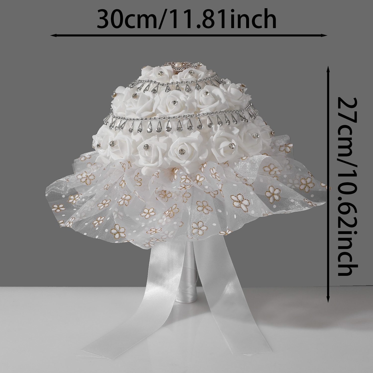 Ein zartes und luxuriöses handgefertigtes Blumenarrangement für sterben Hochzeitszeremonie einer Braut.