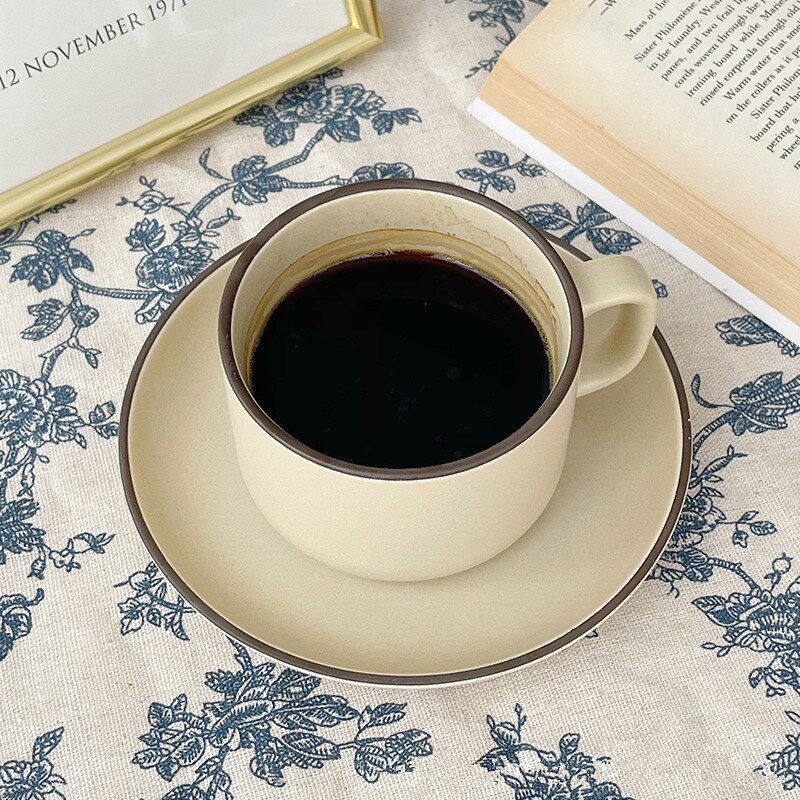 Cutelife nordycki ins beżowy zestaw ceramicznych filiżanek spodek kuchnia picie wielokrotnego użytku filiżanka robić mleka i herbaty dekoracyjny ślubny kubek śniadaniowy