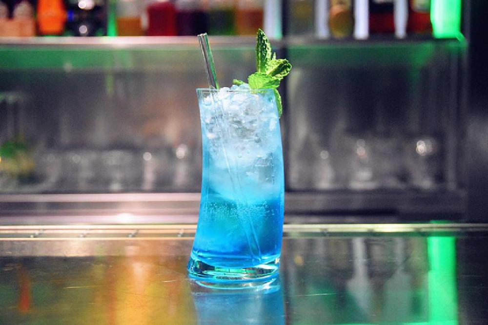 wine cup mixed sailing juice cup curved cup inclined glass cocktail glass crystal glass