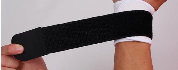 1 bit träningstryck handledsskydd justerbart armband elastisk fitness tennis badminton handleden sveper bandage tyngdlyftning: Vit