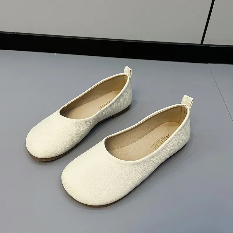 Mocassini Slip on in pelle da donna primavera autunno moda ballerine da donna Casual punta tonda Cute Flats scarpe da infermiera Sneakers: Beige / 43