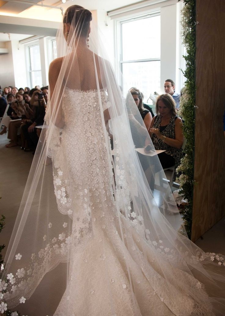 Velo da sposa Bianco/Avorio 3D Fiori Lungo Velo Da Sposa Mantiglia Accessori Da Sposa Appliques con Fiori di Pizzo