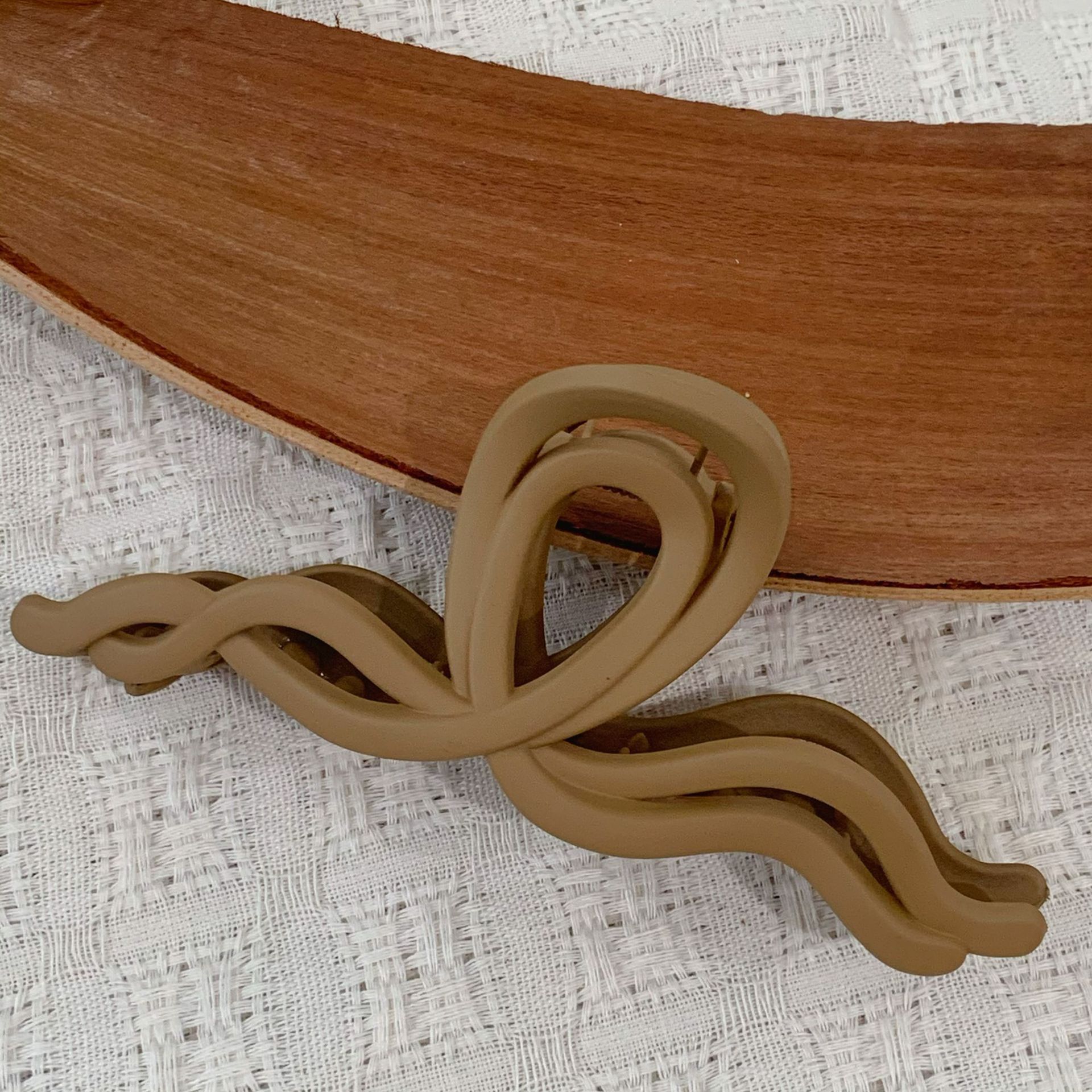 5 Pcs Mixed Colors And Shapes Big Hair Claw Clips for Women Girls Thin Thick Curly Hair, Strong Hold Jaw Clips.: Gold