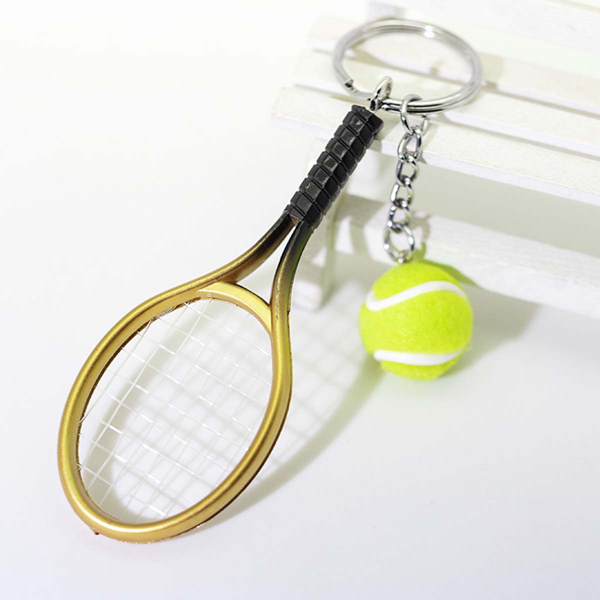Mini llavero con colgante de raqueta de tenis, bonito llavero deportivo, buscador de anillos, accesorios Holer, para fanáticos de adolescentes: Marfíl