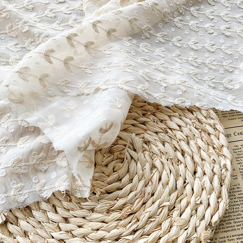 Tissu rayé de mousseline de soie de broderie de coeur à pois tissu de Polyester de fleur de coupe de Jacquard pour la robe, chemises noir, blanc, abricot