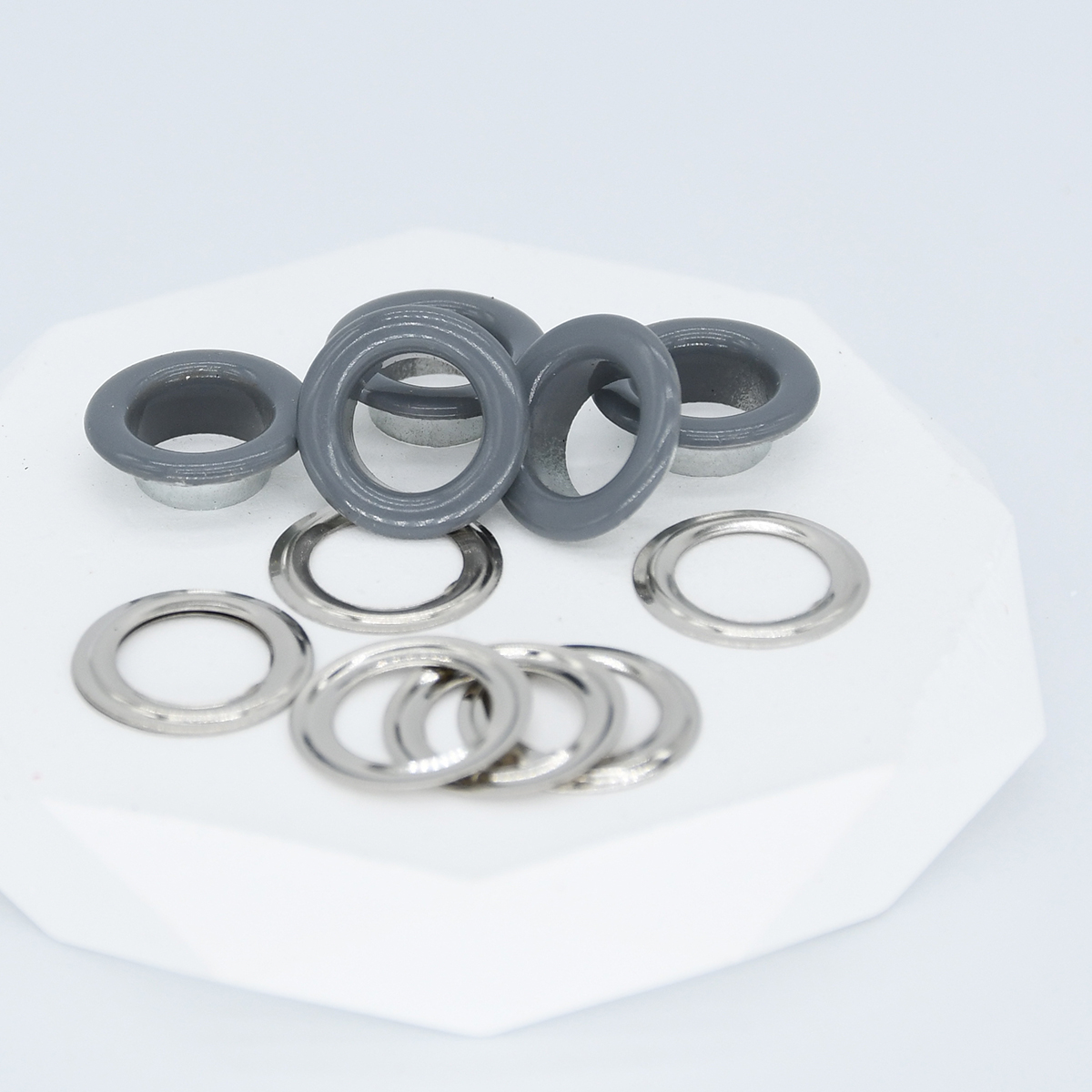 100 setzt 4,5 mm Ösen, Metallösen mit Unterlegscheibe für Kleidungsstück, Schuh, Gürtel, Hütte, Leder, Basteltasche, DIY-Reparaturteile, Zubehör: Pistole Metall