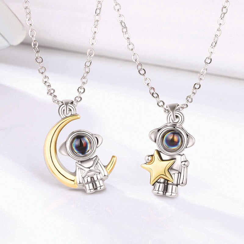 Moda nuova pietra di proiezione 100 lingue coppia collana astronauta Xingyue semplice collana di san valentino
